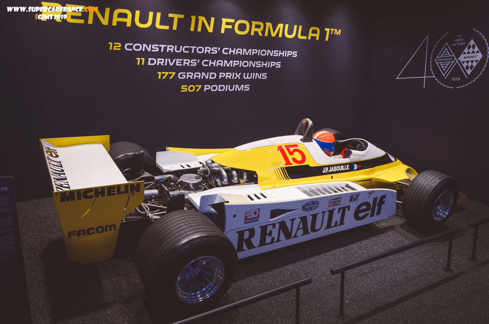 12 Renault F1 RS10