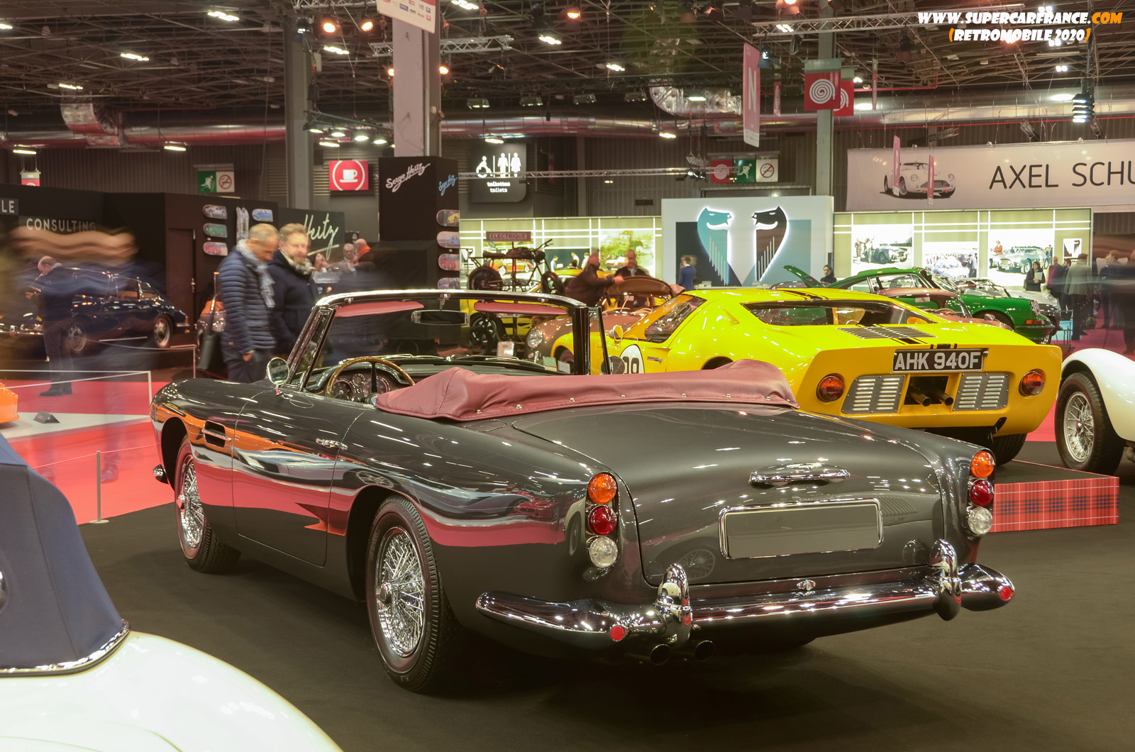 40 Aston Martin DB4 Convertible